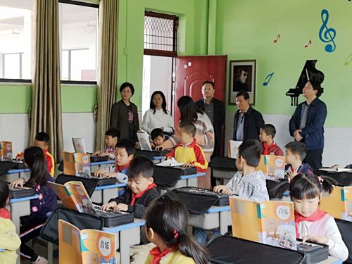 捐赠音乐课堂，，，，，，补齐素质教育短板